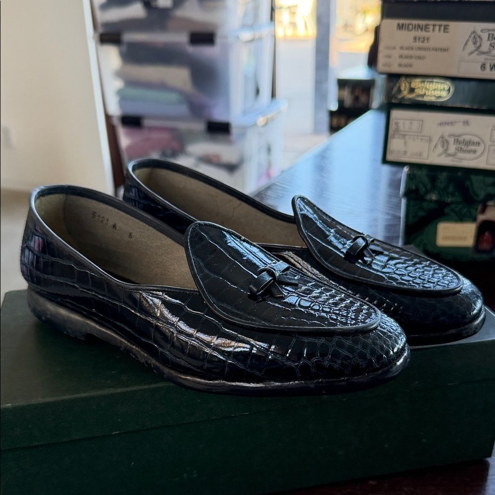 Stylish navy blue Crocodile Pattern Loafers